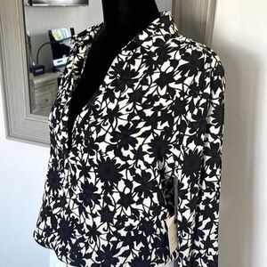 HINGE Black and Cream Button‎ down top. Size Small